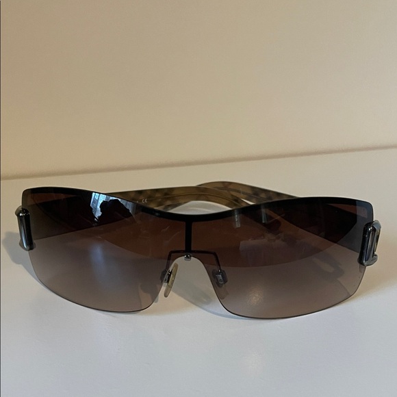 Burberry Brown Gradient Rimless Shield Sunglasses - Picture 11 of 13